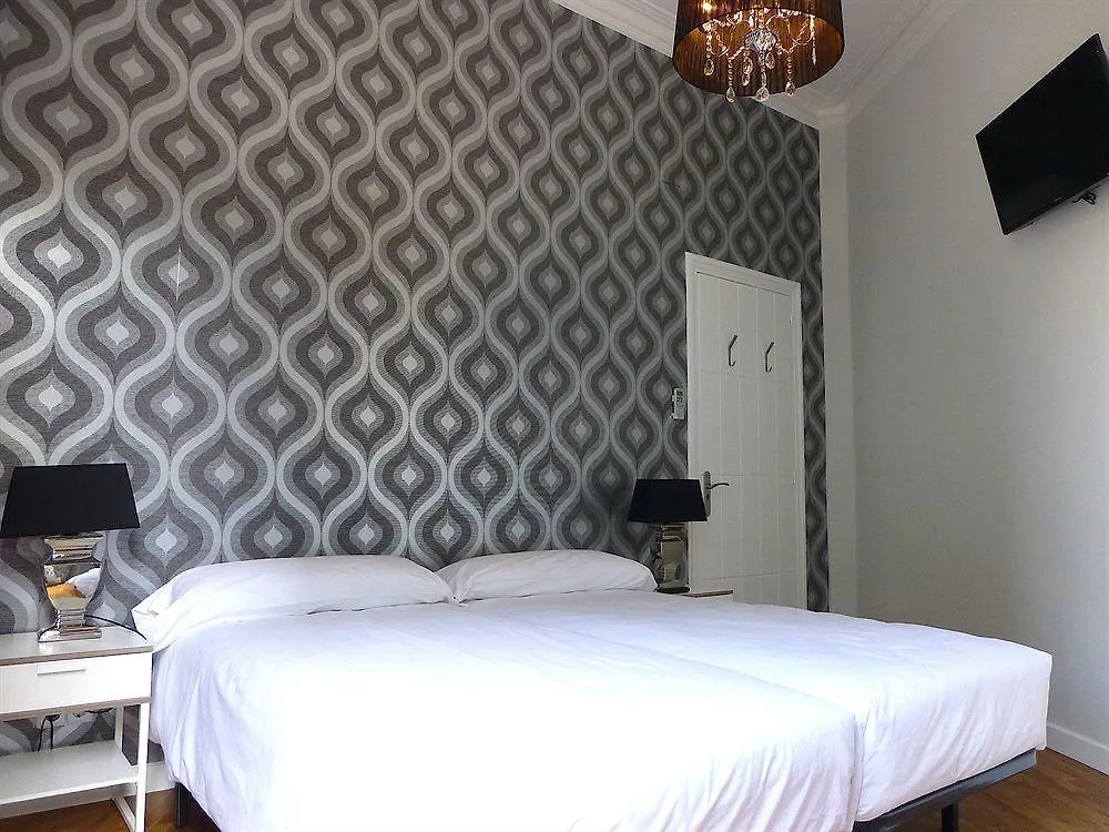 Super Balmes Guest House Барселона 3*,  Испания