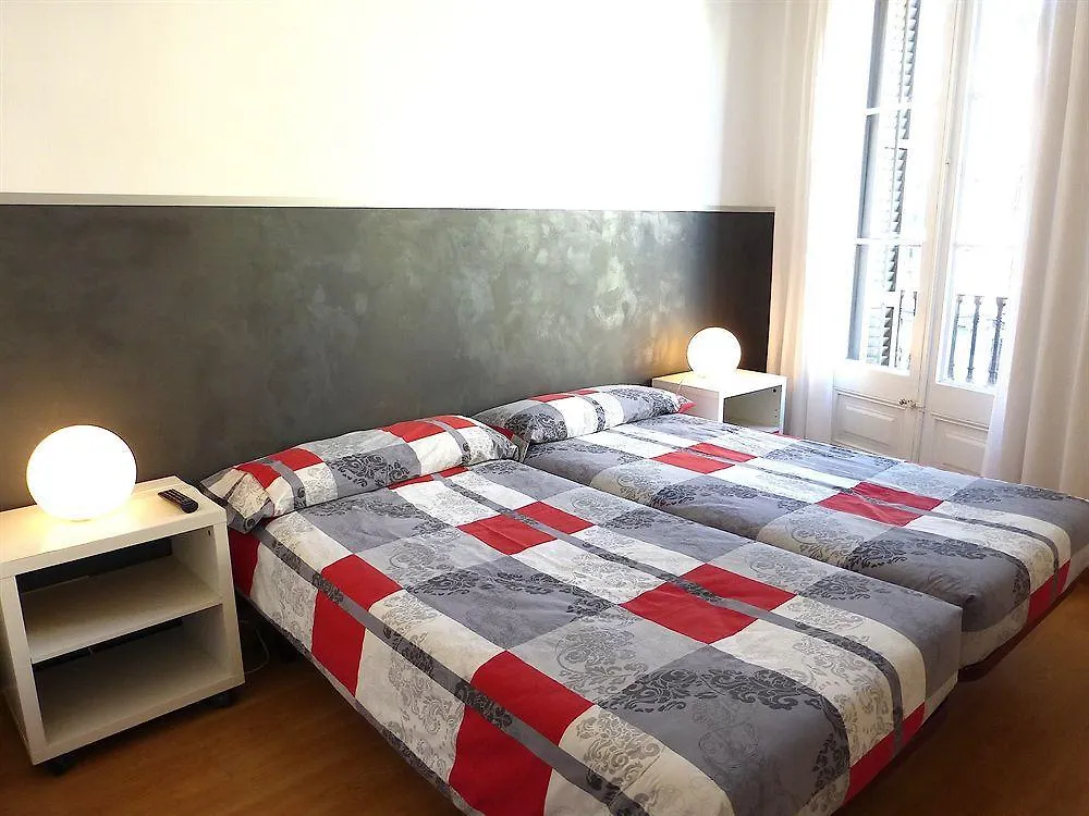 Super Balmes Guest House Барселона Отель