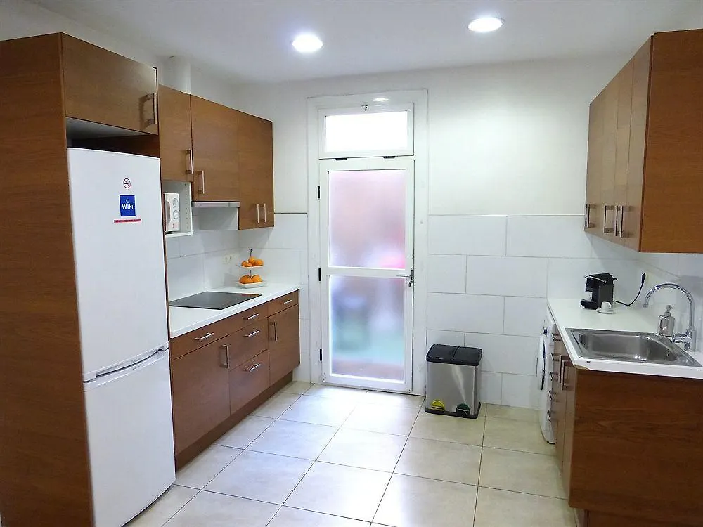 Super Balmes Guest House Барселона Отель