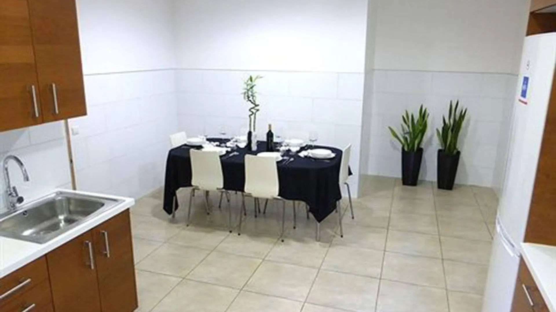 Отель Super Balmes Guest House Барселона