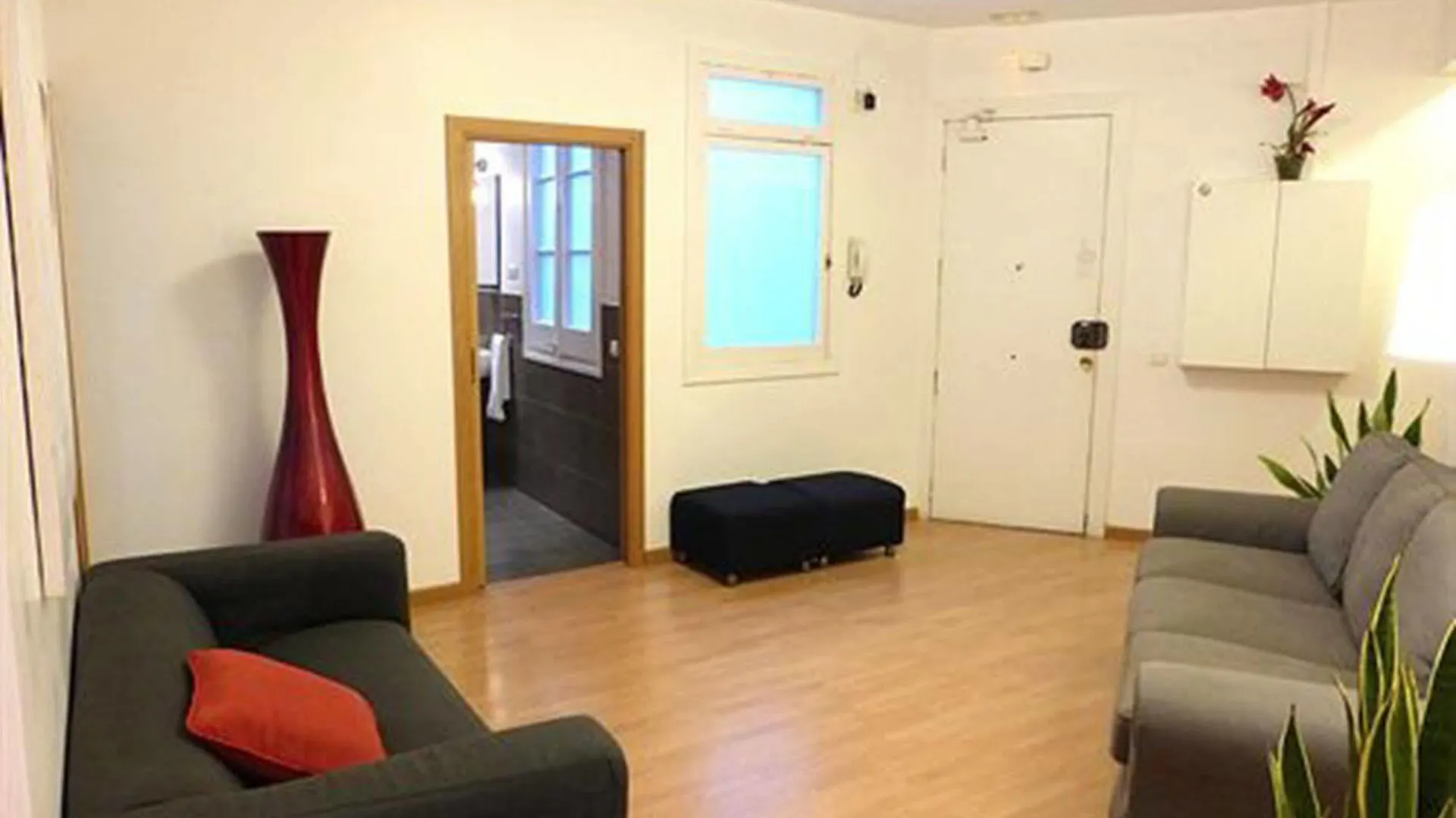 Super Balmes Guest House Барселона