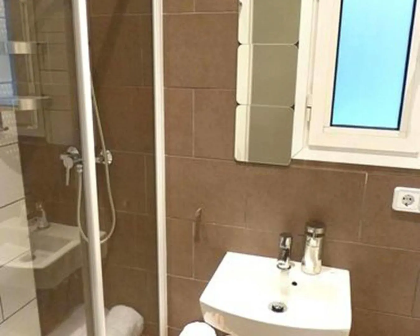 Super Balmes Guest House Барселона Испания