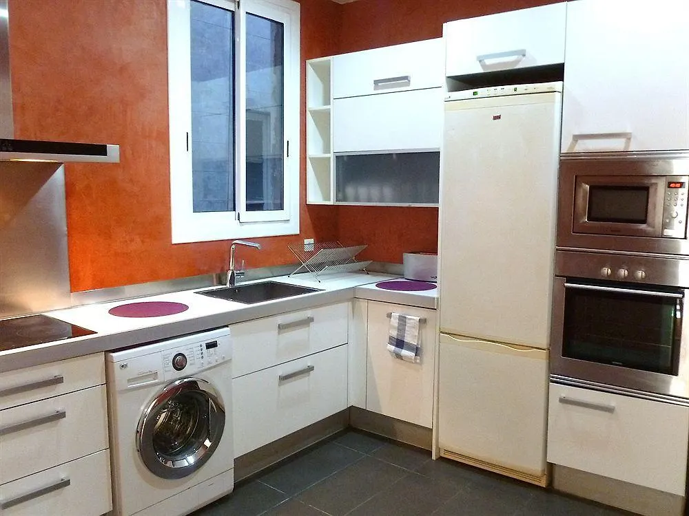 Super Balmes Guest House Barcelona 3*,
