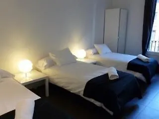 Super Balmes Guest House Barcelona 3*,