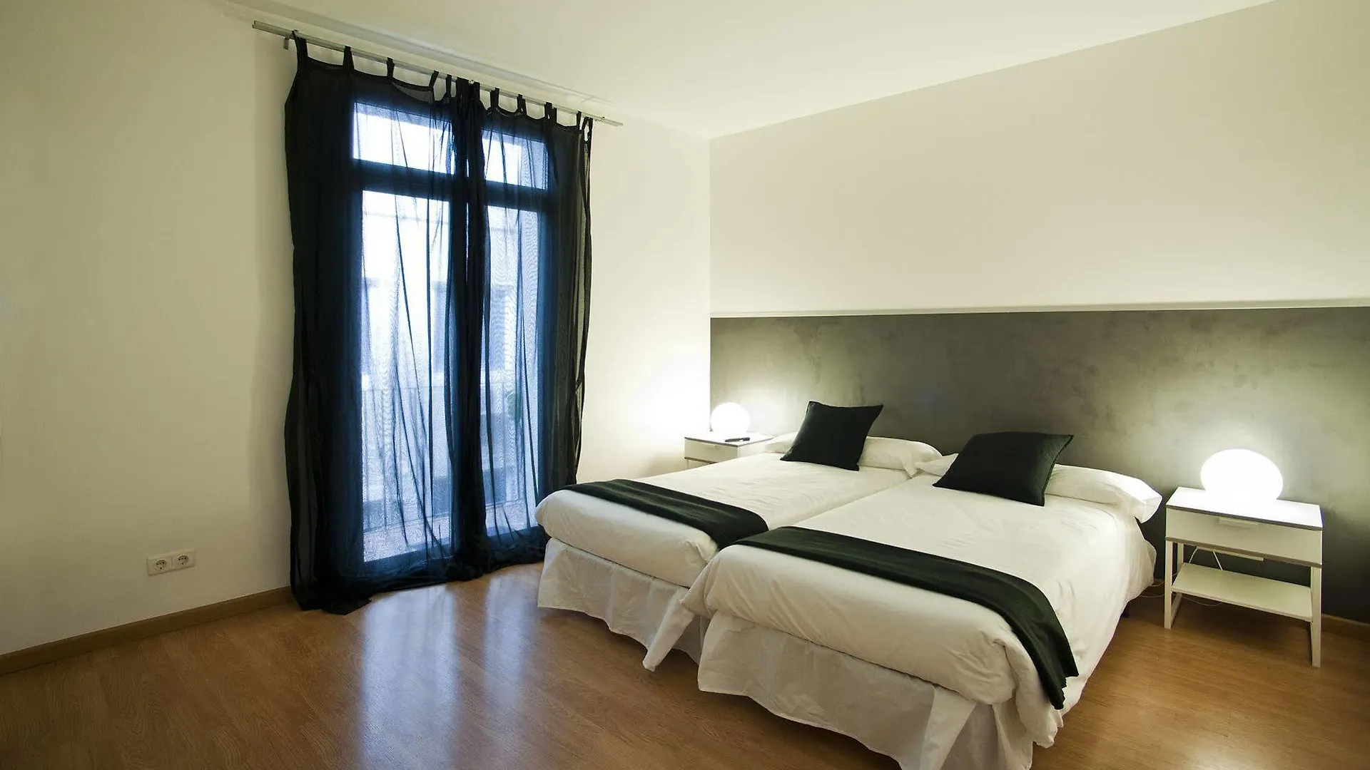 Super Balmes Guest House Barcelona Hotell